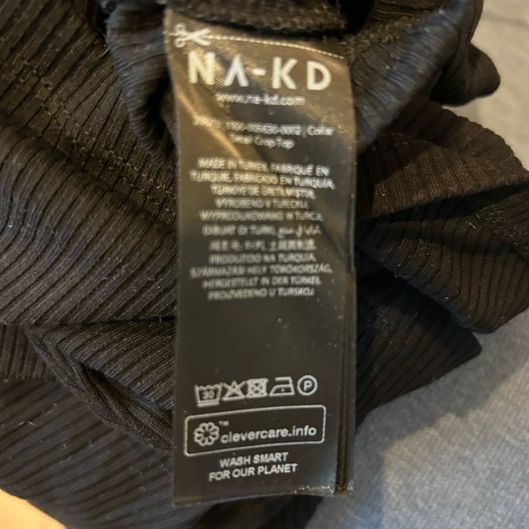 NA-KD Black Long Sleeve Ribbed Collar Detail Crop Top
Size Small - Picture 12 of 13
